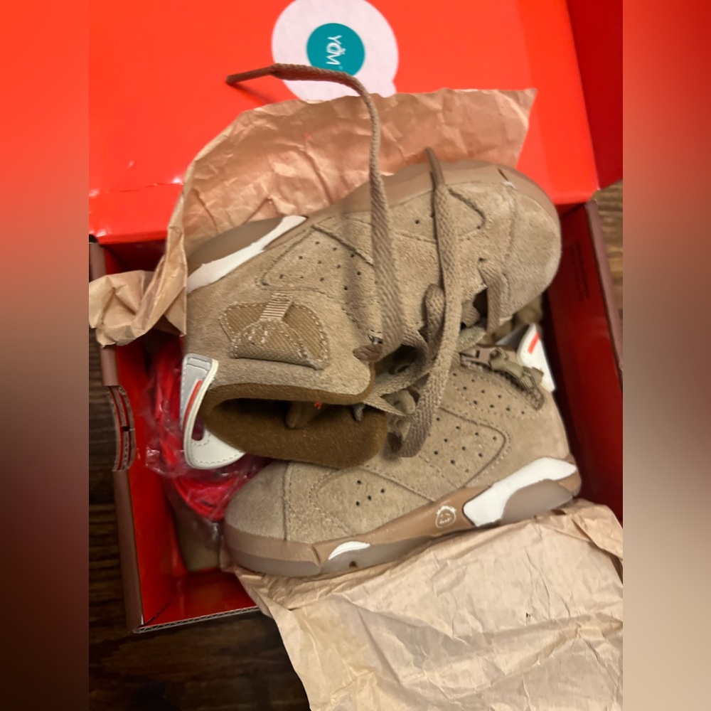 Travis Scott X Jordan 6 Retro. Size 6